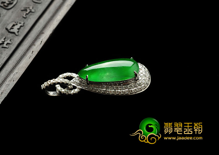 冰种阳绿缅甸翡翠A货镶白金水滴胸坠（真钻）