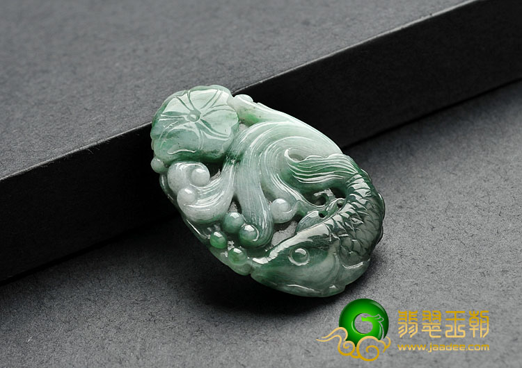 糯冰种青色缅甸翡翠A货年年有余挂件