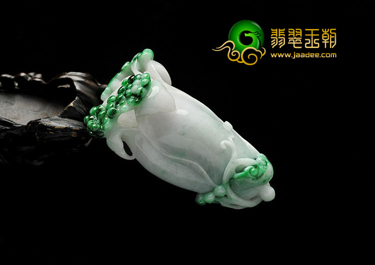 (超值推荐)糯冰种浓绿缅甸翡翠A货玉兰花手玩件