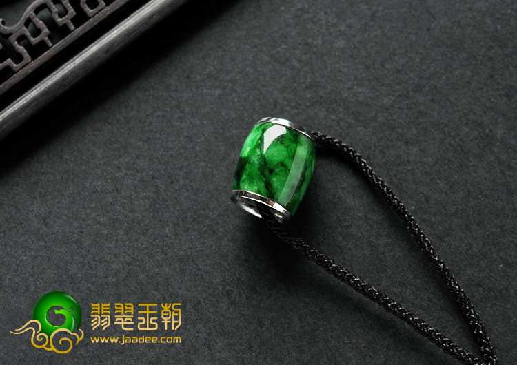 糯冰种癣加绿缅甸翡翠A货路路通挂件