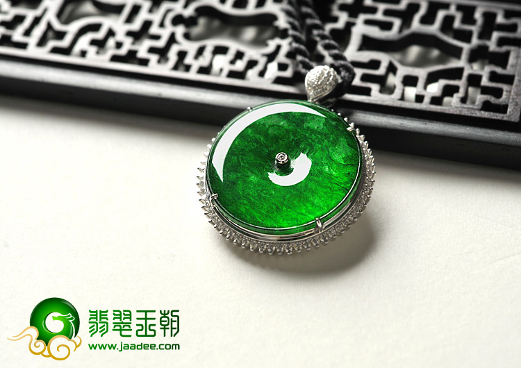 冰种正阳绿缅甸翡翠A货镶白金平安扣胸坠（真钻）