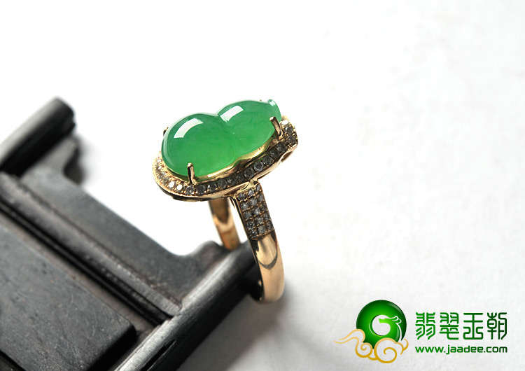 糯冰种翠色缅甸翡翠A货镶玫瑰金葫芦戒指（真钻）