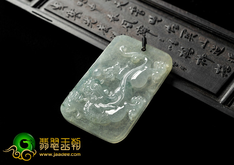冰种飘花缅甸翡翠A货龙牌挂件