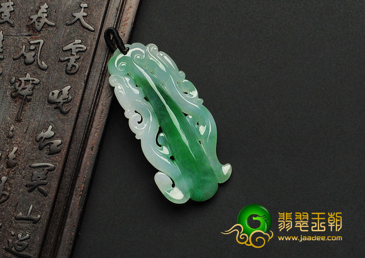 feicui糯冰种飘翠缅甸翡翠A货双龙如意挂件