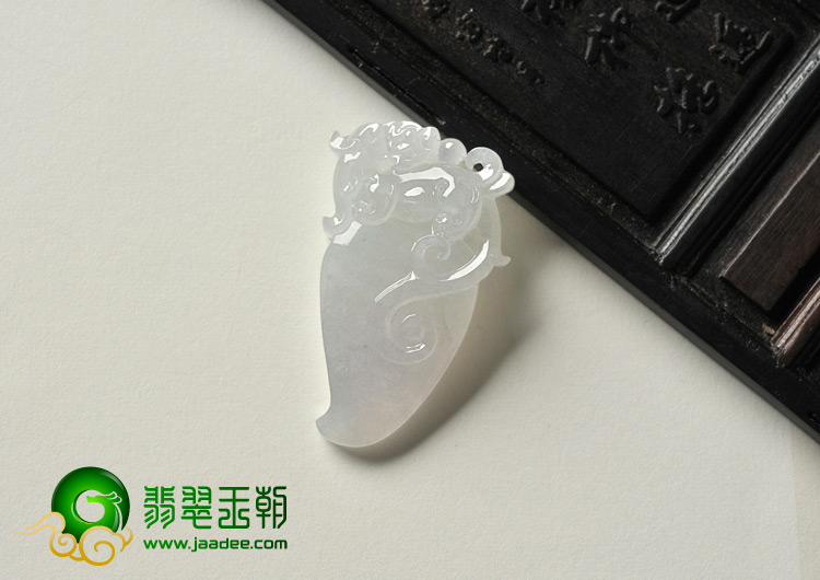 冰种缅甸翡翠A货府中有龙挂件