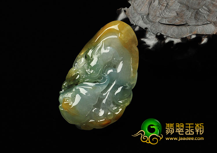 冰种黄翡飘花缅甸翡翠A货龙成大业挂件