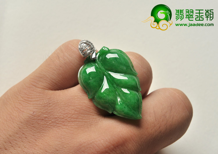 糯冰种正阳绿缅甸翡翠A货镶金扣叶子挂件