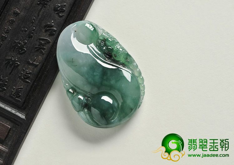 冰种飘花缅甸翡翠A货如意挂件