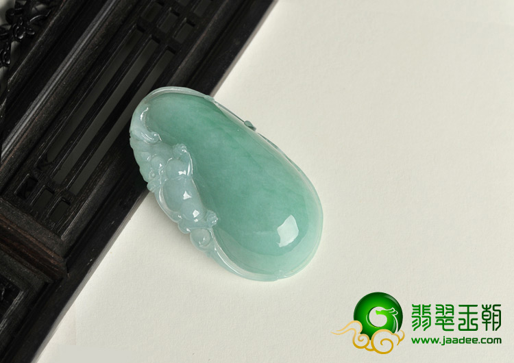 糯冰种豆色缅甸翡翠A货福瓜挂件