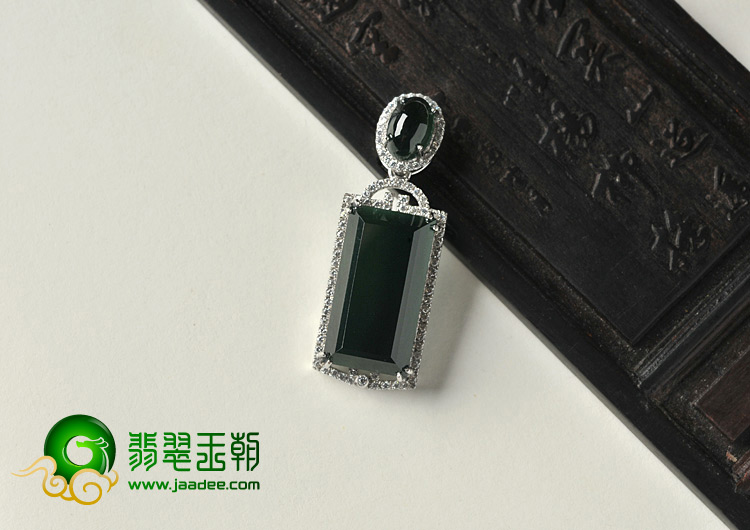 冰玻种墨翠缅甸翡翠A货镶银胸坠（水钻）
