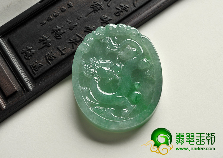 冰种晴水缅甸翡翠A货龙牌挂件