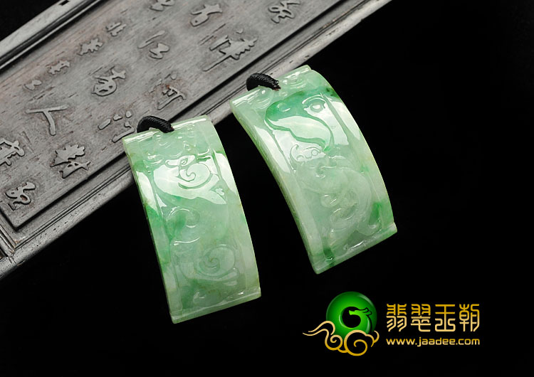 糯冰种飘花缅甸翡翠A货龙凤牌挂件（一对）