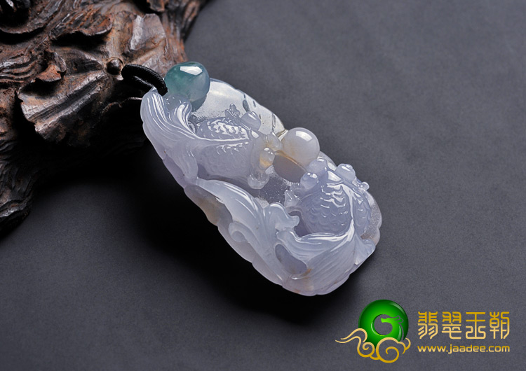 糯冰种三彩缅甸翡翠A货相濡以沫挂件
