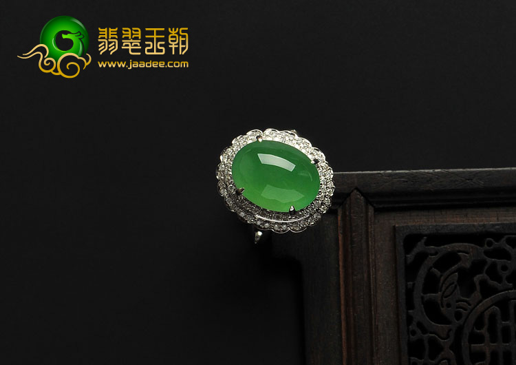 冰种苹果绿缅甸翡翠A货镶白金花型戒指