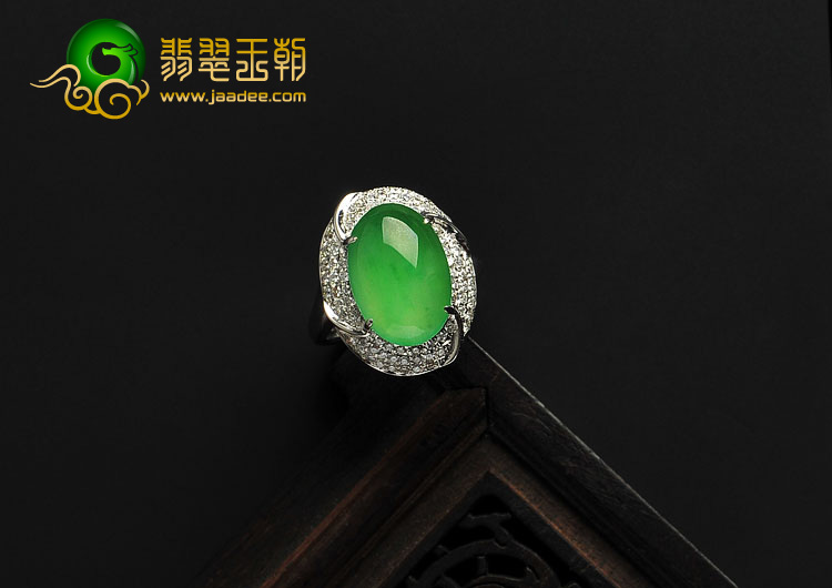 冰种苹果绿缅甸翡翠A货镶白金花型戒指