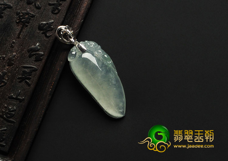 玻璃种缅甸翡翠A货镶银扣福瓜挂件