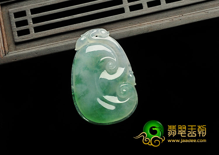 糯冰种飘绿花缅甸翡翠A货如意挂件