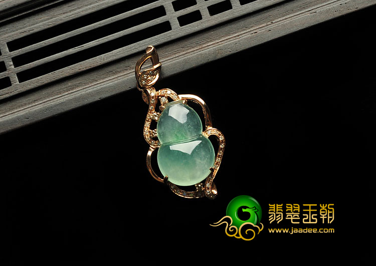 冰玻种绿晴水缅甸翡翠A货镶玫瑰金葫芦胸坠（真钻）