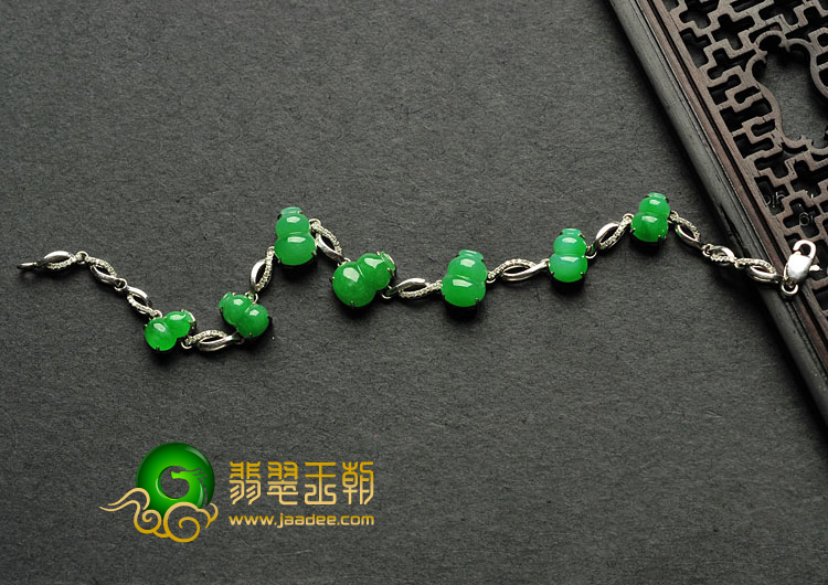 糯冰种阳绿缅甸翡翠A货镶白金葫芦手链（真钻）