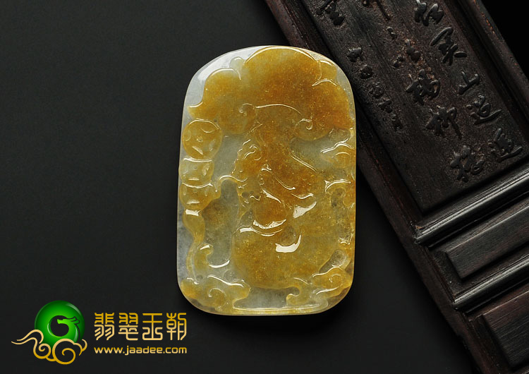 冰种黄翡缅甸翡翠A货龙牌挂件
