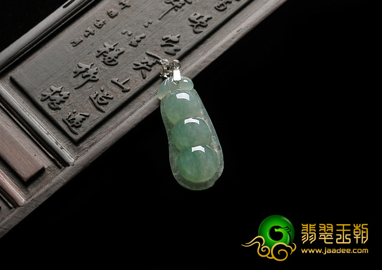 冰种晴水缅甸翡翠A货四季豆挂件