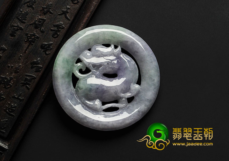 糯冰种春带彩缅甸翡翠A货龙牌挂件