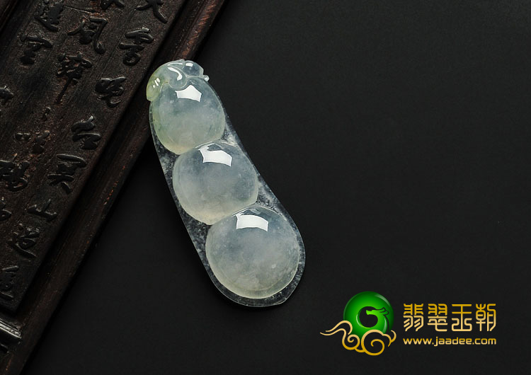冰种晴水缅甸翡翠A货四季豆挂件