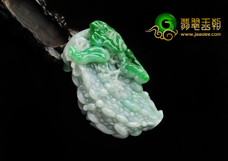 糯冰种翠色缅甸翡翠A货苦尽甘来手玩件