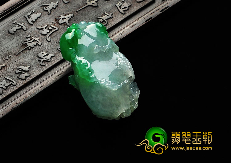 糯冰种翠色缅甸翡翠A货连年进财挂件