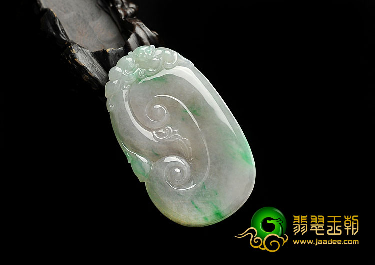 糯冰种淡春带彩缅甸翡翠A货如意挂件