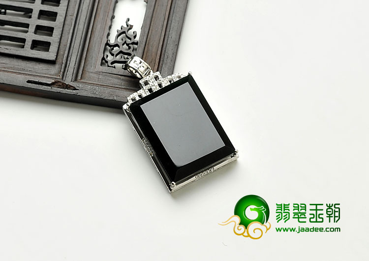 玻璃种墨翠缅甸翡翠A货镶白金胸坠（真钻）