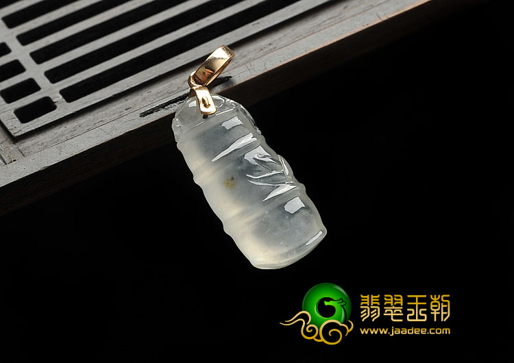 玻璃种缅甸翡翠A货节节高挂件