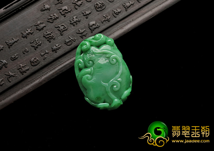 细糯种阳绿缅甸翡翠A货如意挂件