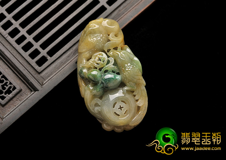 糯冰种黄翡飘花缅甸翡翠A货双喜临门挂件