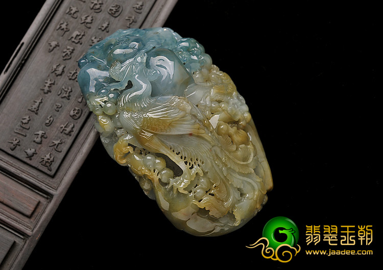 糯冰种多彩缅甸翡翠A货凤戏牡丹手玩件