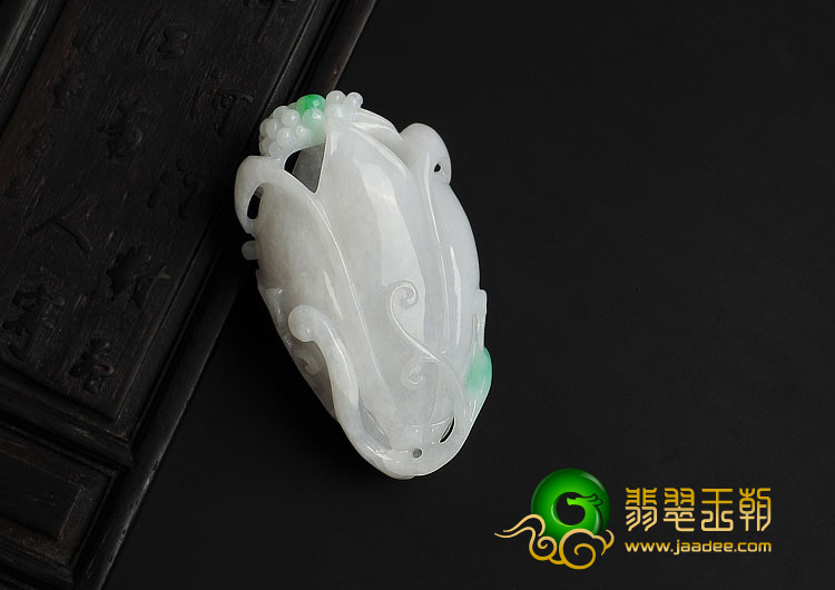 糯冰种白底青缅甸翡翠A货玉兰花挂件