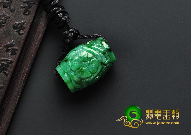 细糯种癣加绿缅甸翡翠A货雕花路路通挂件