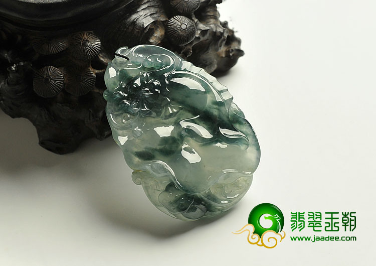 冰种飘花缅甸翡翠A货鱼龙挂件
