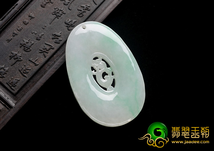 糯冰种飘翠缅甸翡翠A货椭圆龙牌挂件