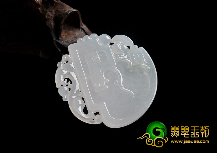 冰种晴水缅甸翡翠A货仿古龙凤牌挂件
