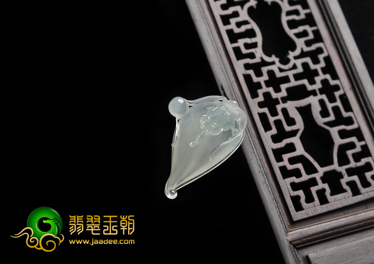 冰种淡晴水缅甸翡翠A货龙头如意挂件