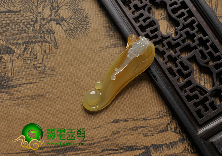 冰种黄翡缅甸翡翠A货龙头如意挂件