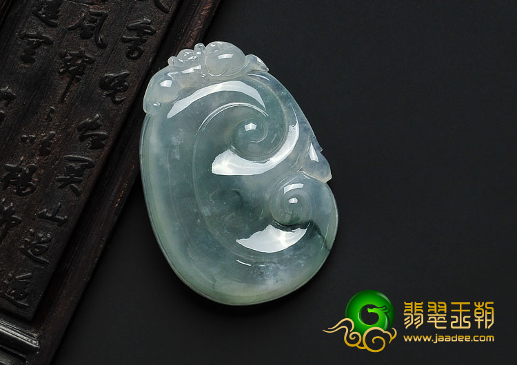 冰种飘花缅甸翡翠A货如意挂件