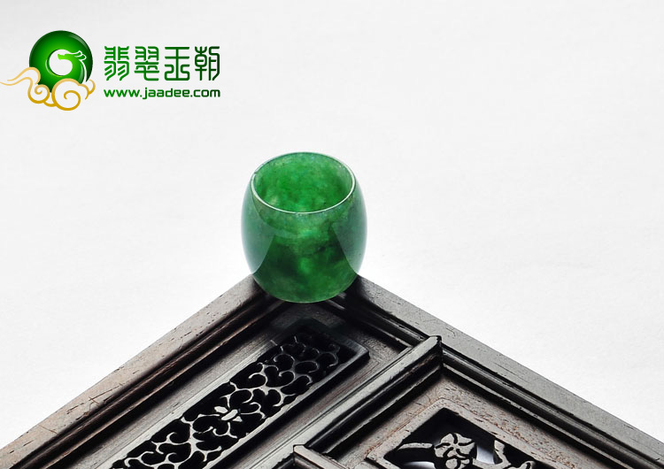 糯冰种豆色缅甸翡翠A货路路通挂件