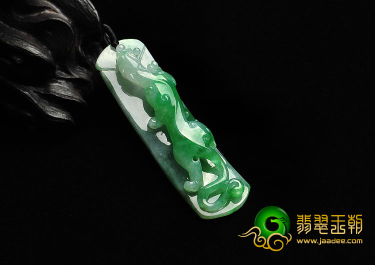 糯冰种翠色缅甸翡翠A货螭龙挂件