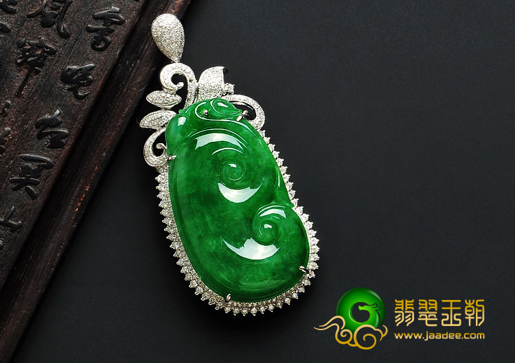 冰种正阳绿缅甸翡翠A货镶白金如意胸坠（真钻）
