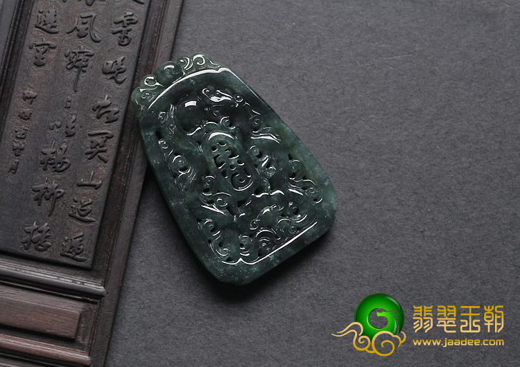 糯冰种油青缅甸翡翠A货仿古龙凤呈祥挂件