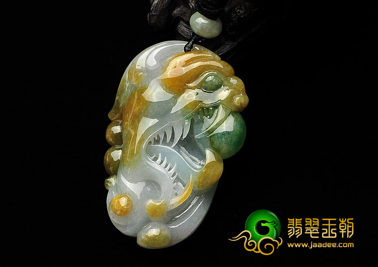 糯冰种三彩缅甸翡翠A货兽头挂件