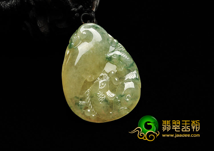 糯冰种淡黄翡飘花缅甸翡翠A货年年有余挂件