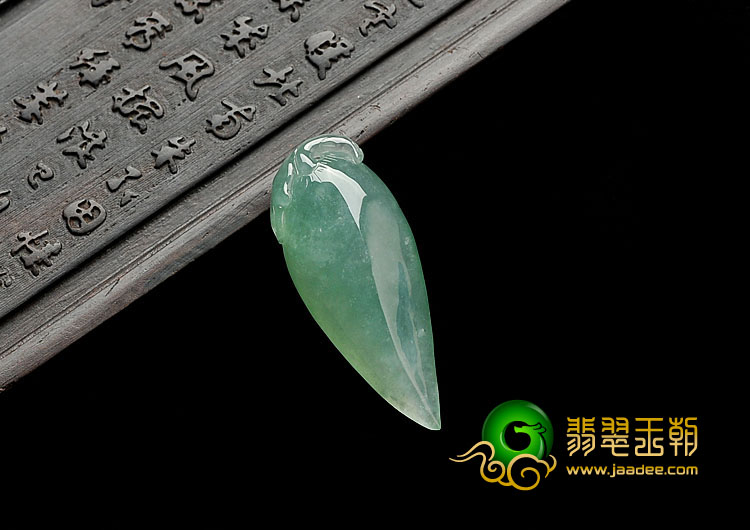 冰种晴水缅甸翡翠A货福瓜挂件
